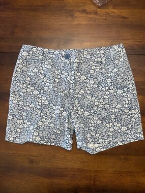 LOFT Perwinkle blue and Cream Floral 6” Shorts Size 6